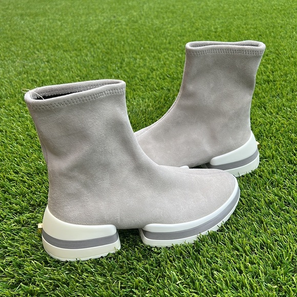 NWB Stuart Weitzman SW 612 grey suede bootie size 4.5 that fits like a 5 - Picture 8 of 17
